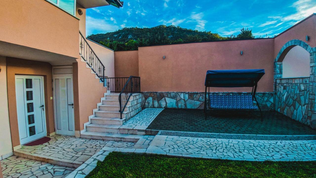 Holiday Home Rozic - Villa With Private Seasonal Heated Pool Mostar Exterior foto